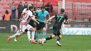 Samsunspor - Konyaspor maçında gol düellosu Son dakikada penaltı kaçtı, kazanan çıkmadı