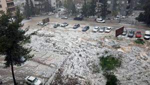 Meteorolojinin sarı kodla uyardığı Adanada cadde ve sokaklar beyaza büründü