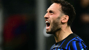 Hakan Çalhanoğlundan harika gol Ceza sahasının dışından attı