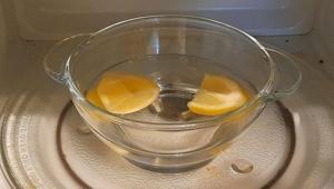 Ev sahipleri denedi, içinden kir aktı Mikrodalga temizliğinde yağları eriten formül