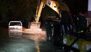 Osmaniyede sağanak nedeniyle Bülbül Deresi taştı Selde sürüklenen araçtaki 2 kişi hayatını kaybetti