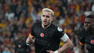 Galatasarayda Barış Alper Yılmaz sahaya kaptan çıktı Forvet oynadığı maçta yine golünü attı