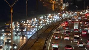 İstanbulda akşam saatlerinde trafik yoğunluğu yaşanıyor Yüzde 81e çıktı
