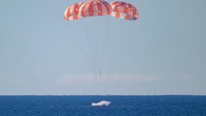 Ayın karanlık yüzünü ilk onlar gördü Artemis II mürettebatı Dünyaya döndü