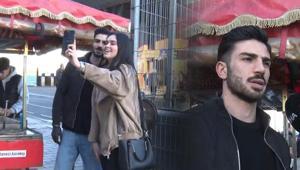 Kestaneci Alper Temelin büyük şöhreti Turistler fotoğraf için yarışıyor