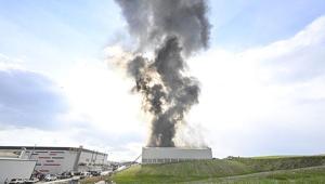 Ankarada mobilya deposunda yangın