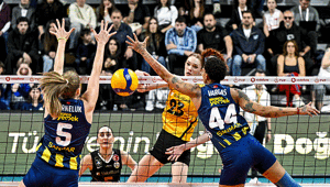 Final serisinde Fenerbahçe VakıfBankı mağlup etti, seriyi 1-1e getirdi