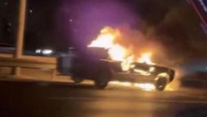 Ümraniye TEM Otoyolu’nda otomobil alev alev yandı