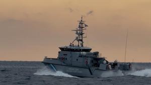 Çanakkale açıklarında hareketli anlar kamerada Yunan botu, Türk teknesini taciz etti