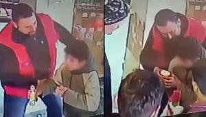 Fark ettiği an çocuğa yapıştı Marketçinin tek hamlesi ile hayata döndü