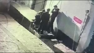 Taksim’de pes dedirten yöntem Yardım edelim diyerek yanaşıp alkolün etkisindeki kişiyi hedef aldılar