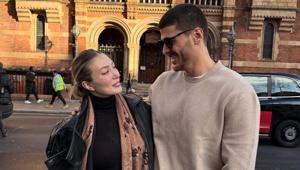 Aşıklardan yeni poz Survivor Yiğit Poyraz ve sevgilisi Atinadan paylaştı