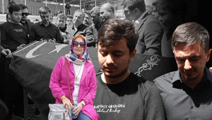 Kahramanmaraşta okul saldırısında hayatını kaybeden Ayla Karanın çocuklarından acı sözler: Benim annem bir kahraman