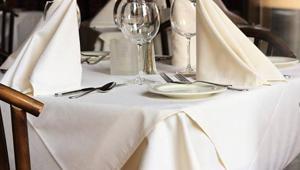 Masa örtüsüne döküleni asla silmeyin Lekeler yerleşiyormuş: Bu 5 kumaştan şaşmayın