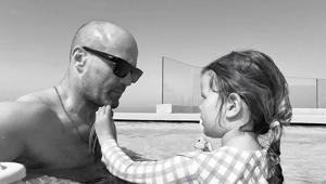 Jason Statham Antalya’da sonsuzluk havuzunda poz verdi