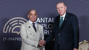 Erdoğan, Pakistan Başbakanı ile görüştü