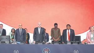 Hayatını kaybedenler için saygı duruşu