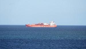 Hürmüzde iki gemiye ateş açıldı