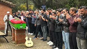 Cenaze töreninde duygusal anlar Şarkıcı Rıza Tamer son yolculuğuna uğurlandı