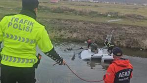 Sulama kanalında görülen araç ekipleri seferber etti Dalgıçlar suya indi, gerçek sonradan ortaya çıktı