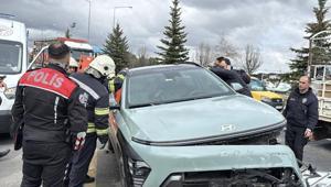 Erzurumda korku dolu dakikalar Direksiyon başında fenalaştı: İtfaiye camı kırarak kurtardı