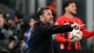 Okan Buruktan yöneticilere sitem: Hakemleri de yenmek zorunda mıyız