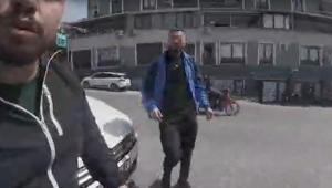 İzmir Çiğli’de korna tartışması kavgaya dönüştü: Motosiklet sürücüsüne saldırı kamerada