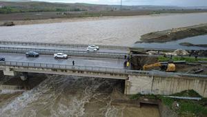 Batmanda çökme meydana gelen kara yolu ulaşıma kapatıldı