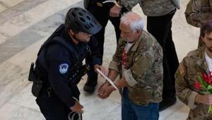 ABDde İran savaşı karşıtı gazilere gözaltı Savaşa son verin