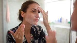 2 ürünle şişmiş yüze veda edin Hem basit hem de doğal cilt bakımı