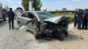 3 aracın karıştığı feci kazada 1 ölü Kazaya neden olan sürücü kayıplara karıştı