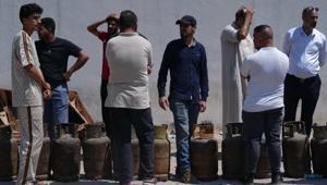 Fiyatlar katlandı, uzun kuyruklar oluşmaya başladı Irakın başkentinde tüp krizi