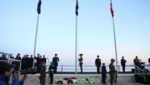 Anzak Koyunda geleneksel Şafak Ayini yapıldı