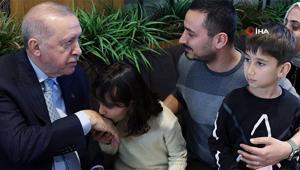 Cumhurbaşkanı Erdoğan kafede vatandaşlarla sohbet etti