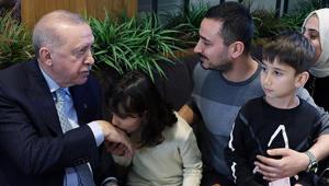 Cumhurbaşkanı Erdoğan, Beyoğlunda bir kafede vatandaşlarla sohbet etti