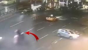 Şişhane’de korkunç kaza Motosiklet durağa daldı: 1 ölü, 3 yaralı