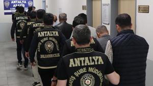 Yurt dışındaki vatandaşın 120 milyon lira değerindeki malını satacaklardı Tapuda suçüstü yakalandılar