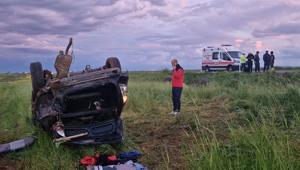 Diyarbakırda kontrolden çıkan araç tarlaya savruldu 7si çocuk 11 kişi yaralandı