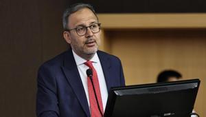 Dr. Mehmet Kasapoğlu, kamu yönetimi öğrencileriyle buluştu