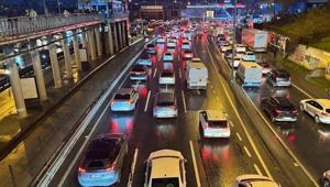 İstanbulda akşam saatlerinde trafik yoğunluğu yüzde 87ye yükseldi