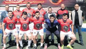 Şehit itfaiyeciler futbolla anıldı