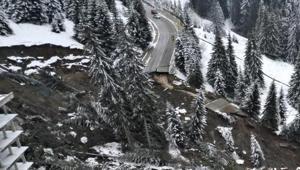 Bulgaristanda toprak kayması 60 metrelik yol çöktü, ağaçlar söküldü