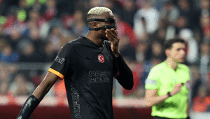 Galatasarayın yıldızı Victor Osimhenin geleceği için uyarı: Günah keçisi olursun