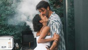 Pariste romantik anlar Serkay Tütüncü’den sevgilisi Zeynep Bastıka evlenme teklifi