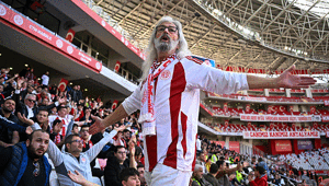 Tribünlerin Gandalf Dedesi Amigo Miloş Ömrünü kırmızı ve beyaz renklere adadı