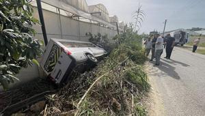 Antalyada okul servisi şarampole uçtu Yaralı öğrenciler var