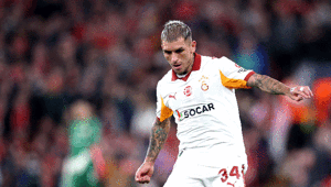 Galatasaraylı Lucas Torreiraya yumruklu saldırı Şüpheli gözaltına alındı