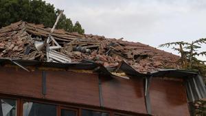 Eskişehirde yıldırım dehşeti Caminin minaresi yıkıldı, imam yaralandı