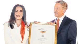 Kraliyet Nişanı takdim edildi