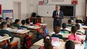 40 yıllık öğretmene büyük sürpriz Sınıf listesindeki ismi gördü: İçimde çok değişik bir duygu oluştu